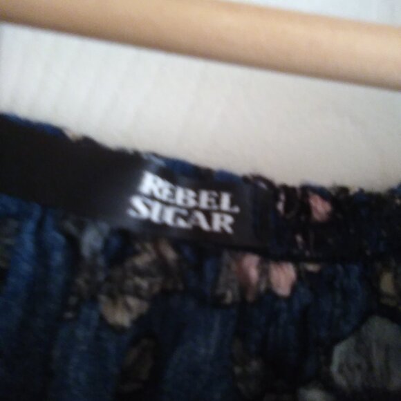 Rebel Sugar Crop top - Picture 2 of 2